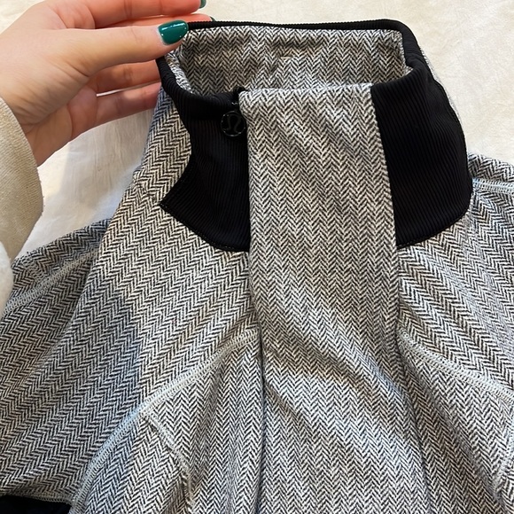Lululemon long sleeve activewear tops Base Runner Half Zip Pullover Gray… - Picture 2 of 5